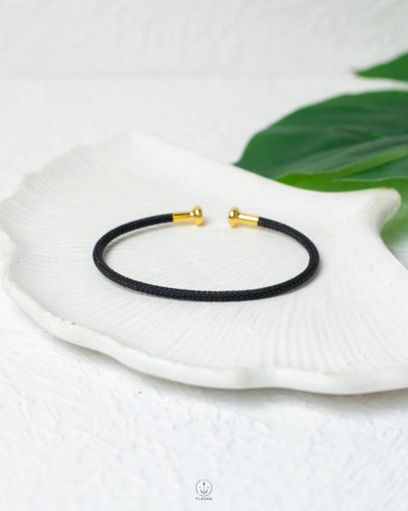 BLACK BANGLE