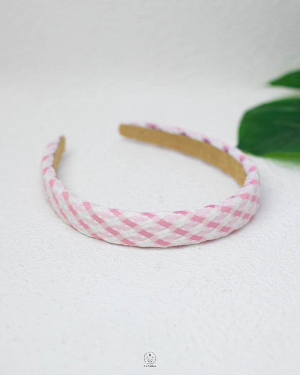 pink & white collar