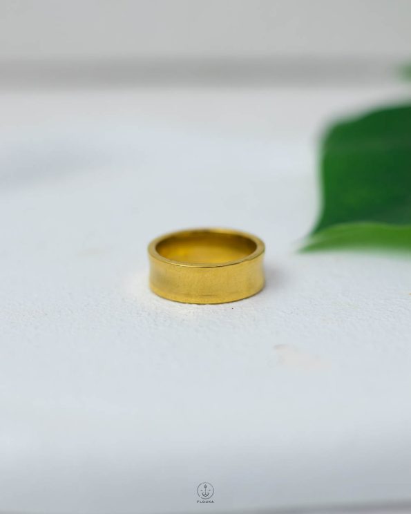 gold curve ring